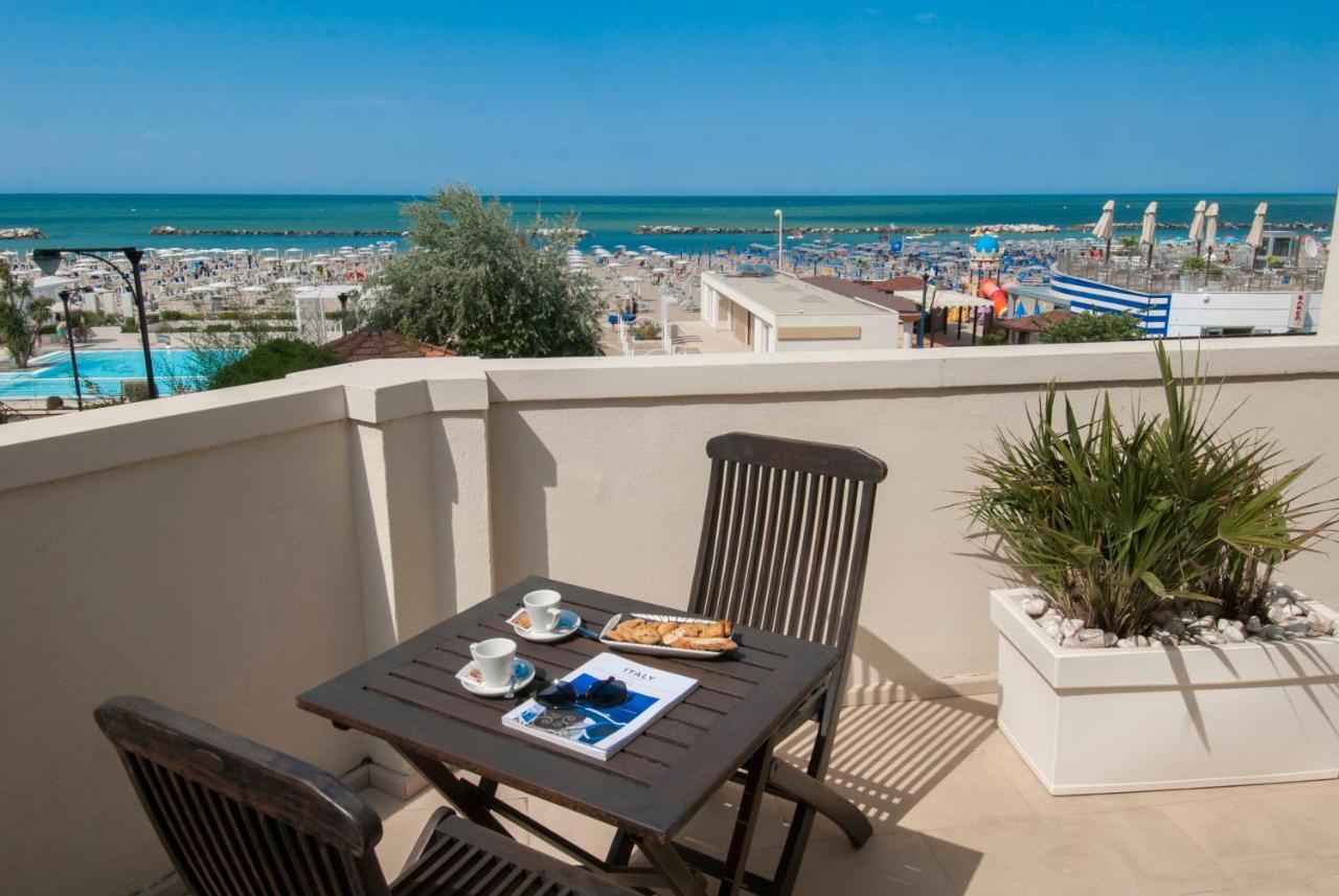 Hotel Carducci 76 Cattolica Esterno foto