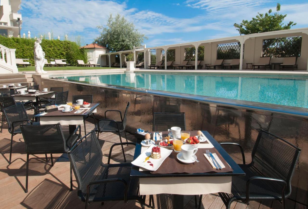 Hotel Carducci 76 Cattolica Esterno foto