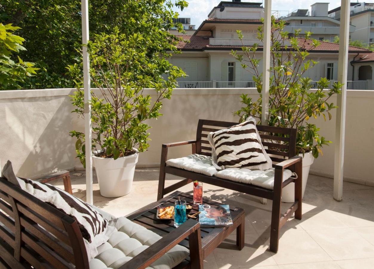 Hotel Carducci 76 Cattolica Esterno foto