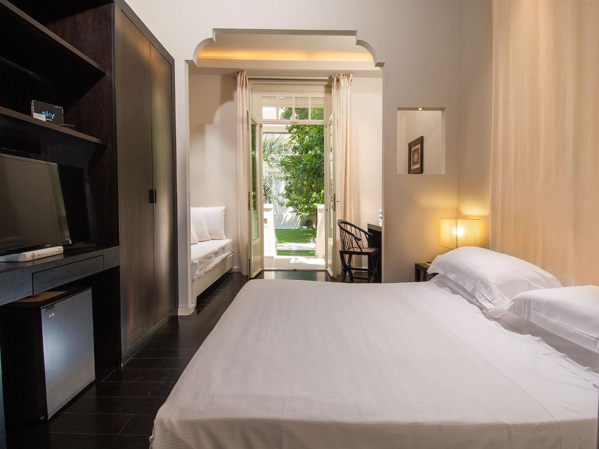 Hotel Carducci 76 Cattolica Esterno foto