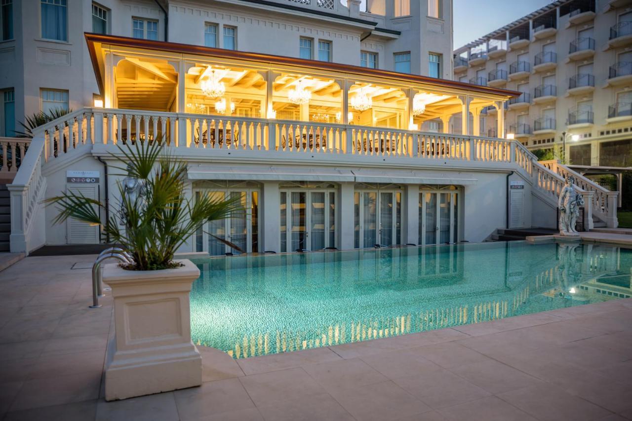 Hotel Carducci 76 Cattolica Esterno foto